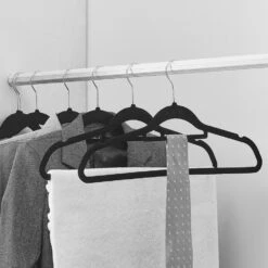 ACAZA Set Van 50 Anti-slip Kleerhangers, Fluweel, Zwart -Leenbakker Winkel 1000045934 0101