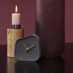 QUVIO Tafelklok Beton Asymmetrisch Met Gouden Wijzers - Antraciet -Leenbakker Winkel 1000071660 0103