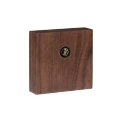 QUVIO Wandhaak Houten Vierkant Met Metalen Haakje - Donker Hout + Goud 6 QUVIO Wandhaak Houten Vierkant Met Metalen Haakje - Donker Hout + Goud -Leenbakker Winkel 1000071837 0102