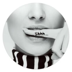 Glasschilderij Shhh.. - Ø 50cm - Zwart-Wit