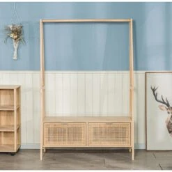 Massief Houten Kledingrek Met Rieten Zitting -Leenbakker Winkel 30c8182cb8054a62b2e7a1430ab94b3c