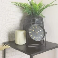 MISOU Tafelklok Zwart Metaal Goude Wijzerplaat 19cm -Leenbakker Winkel 4b882872741342fea28025becbcd58e0