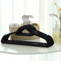 Parya Home - Anti-Slip Kleerhangers - Zwart - 100 Stuks -Leenbakker Winkel be0abda23d5745cb8bef56c719768bfa